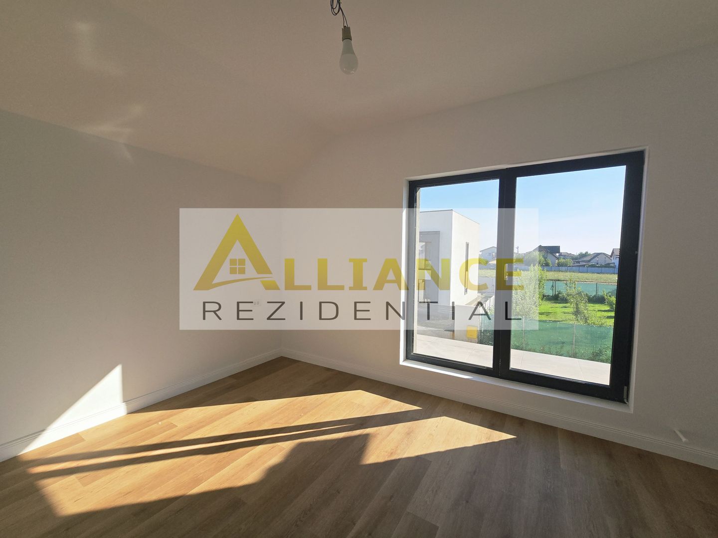 Vila individuala-cartierul nou-5 camere-gazon rulou-aspensoare - Poză 4