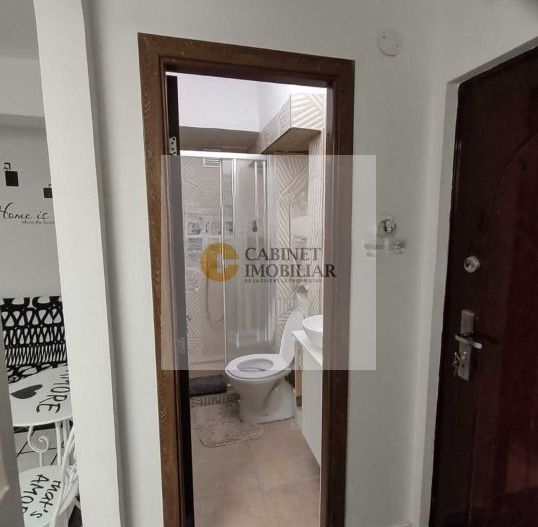 Piata Romana metrou - vedere catre bulevard - Poză 5