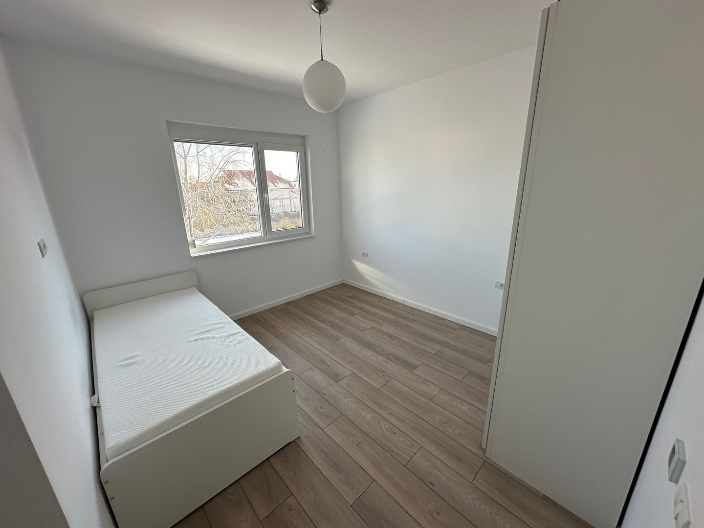 Duplex despărtit  prin garaj zona Ikea - Poză 16