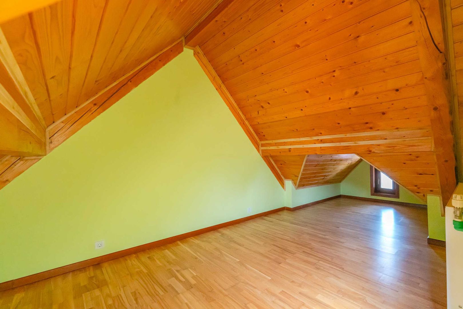 Apartament cu două dormitoare în Predeal, aproape de Pârtia Clăbucet - Poză 13