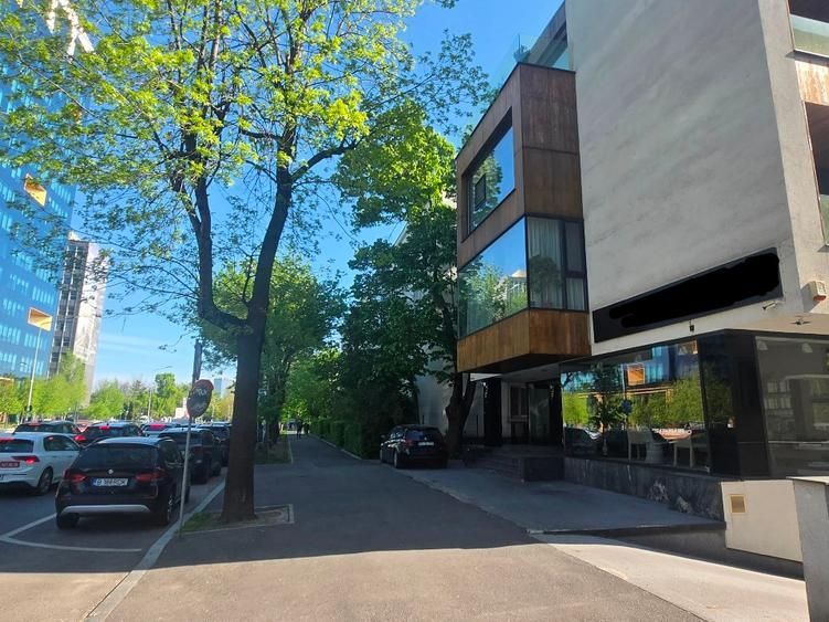 Showroom/Spatiu Comercial Spectaculos vis a vis One Eliade Floreasca - Poză 1