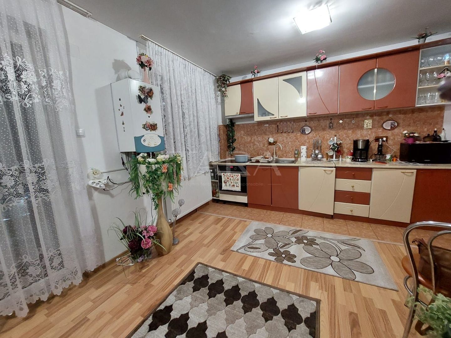 Apartament cu 3 camere de vânzare în zona Luxor - Poză 1