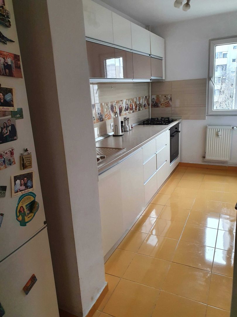 Vanzare Apartament 3 camere , 68 mp, renovat, vedere spate, Bd. Timișoara - Poză 1