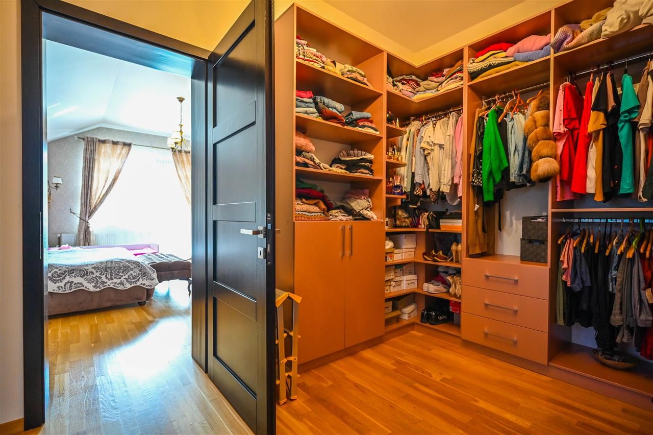 Somptuozitate in stil modern, 2 garaje, 3 terase, totul pe 1.000 mp teren - Poză 33