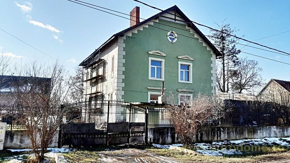 Casa, vechi conac, in com. Halchiu, la 15Km de Brasov - Poză 3
