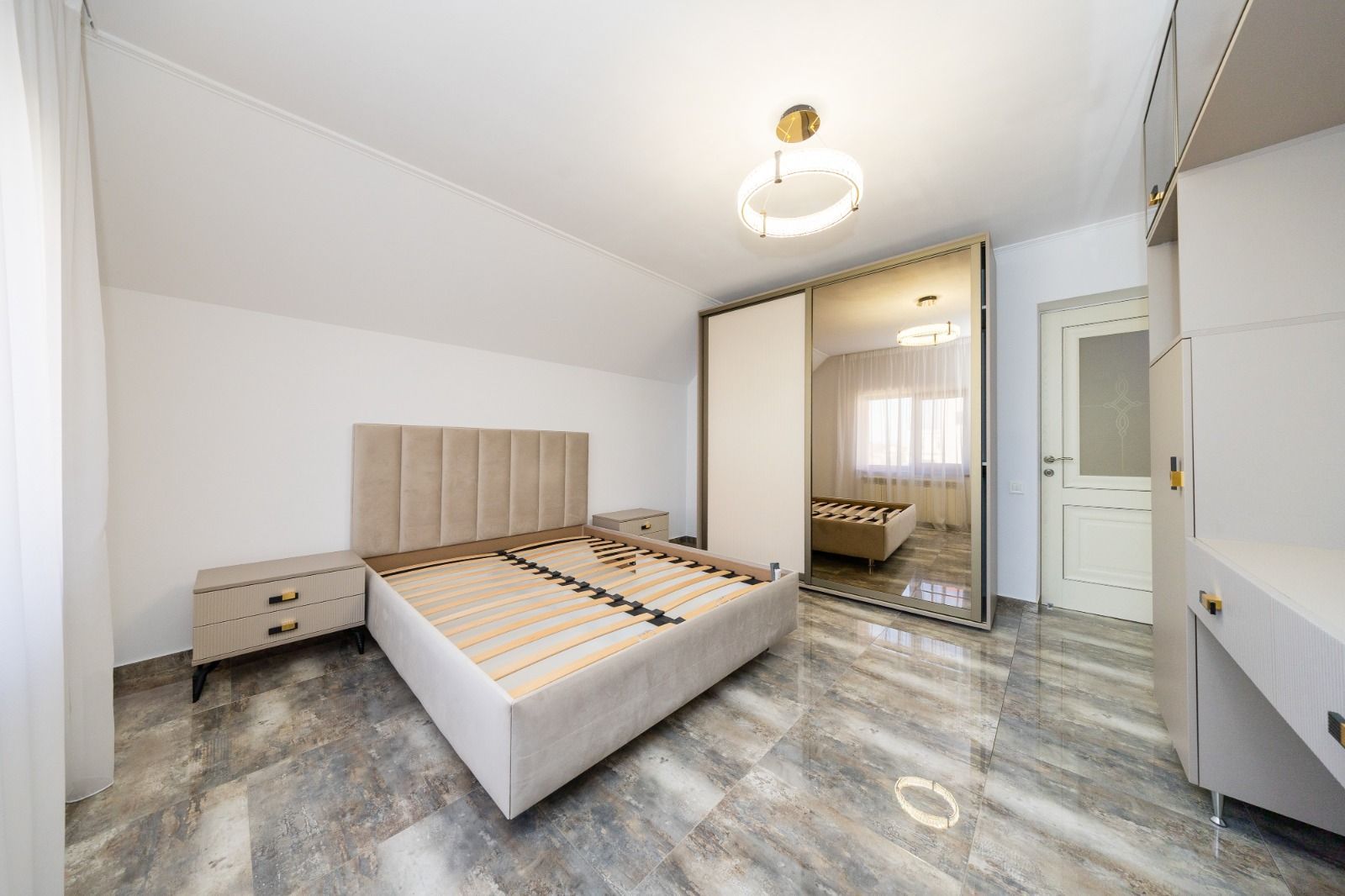 Casa 6 dormitoare+4 bai -1500 mp teren-Sacele - Poză 21