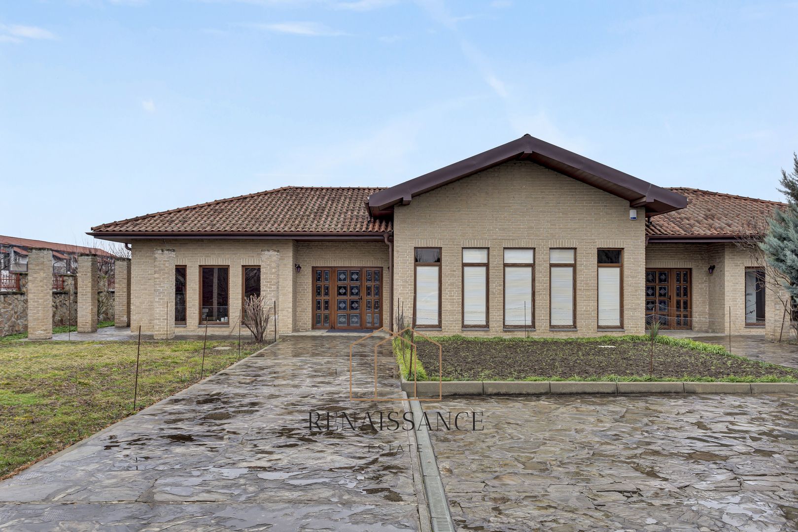 Timisoara Plopi Casa pe Parter cu Piscina | 8 Dormitoare 5 Bai | 3340m - Poză 1