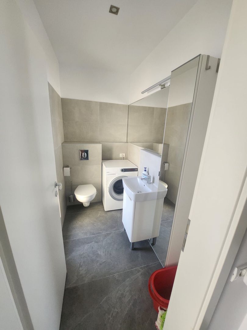 Apartament spatios cu 2 locuri de parcare - Poză 9