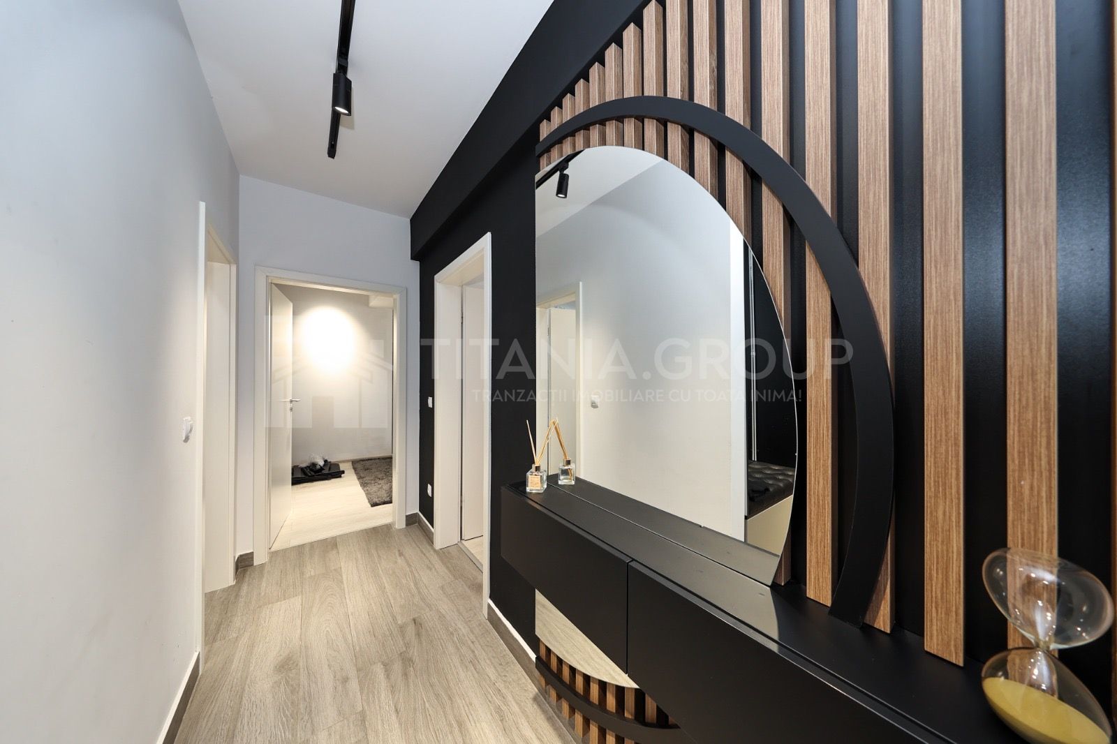 Apartament cu 3 camere, 2 bai, mobilat lux - zona Coresi - Poză 17