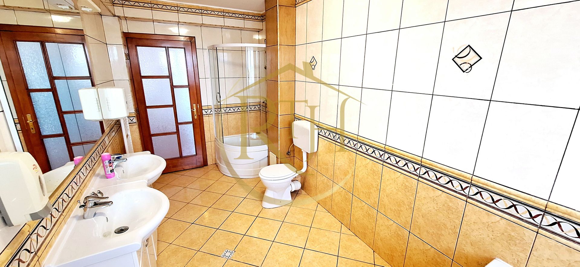 Oferim spre inchiriere, Apartament spatios, 4 camere, pentru locuit sau Firme - Poză 16