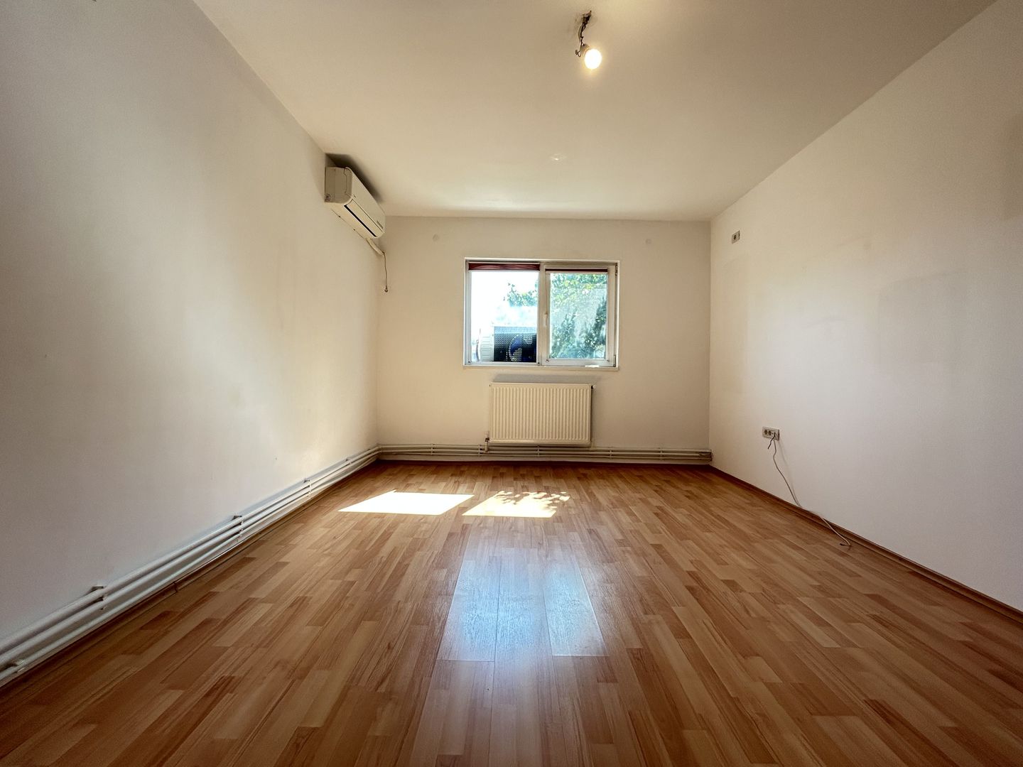 Apartament cu 2 camere de vânzare la mansardă în zona Poarta 6 - Poză 5