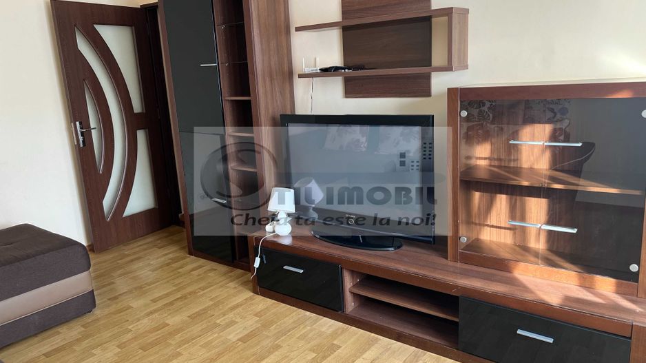 Inchiriez apartament 2 camere Nicolina 1 - Poză 1