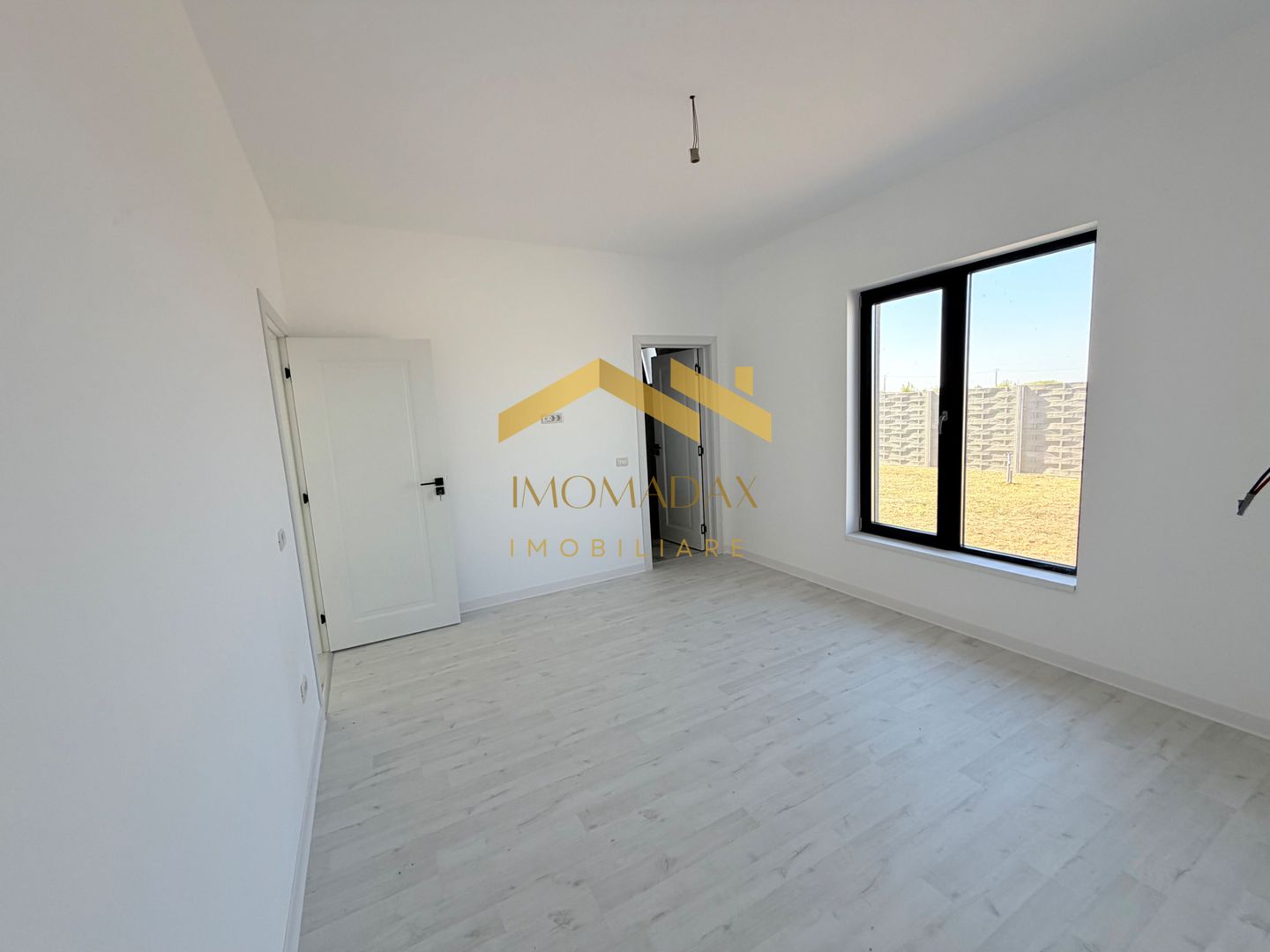-Casa Individuala - Parter - 4 camere - - Poză 17