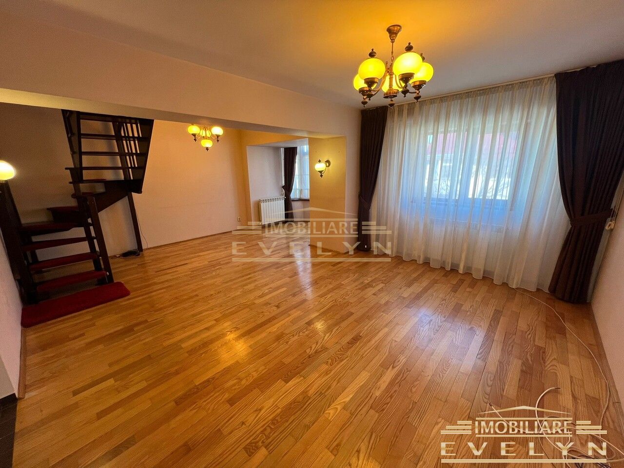 Apartament de vanzare pe doua nivele, zona Pietonalul Transilvaniei, pret 180000 euro - Poză 1