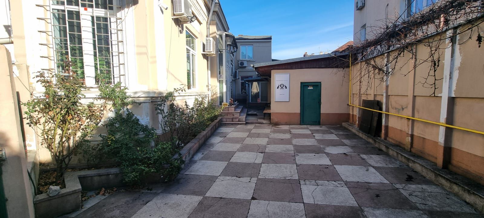 Casă singur la curte Calea Călărașilor - Poză 1