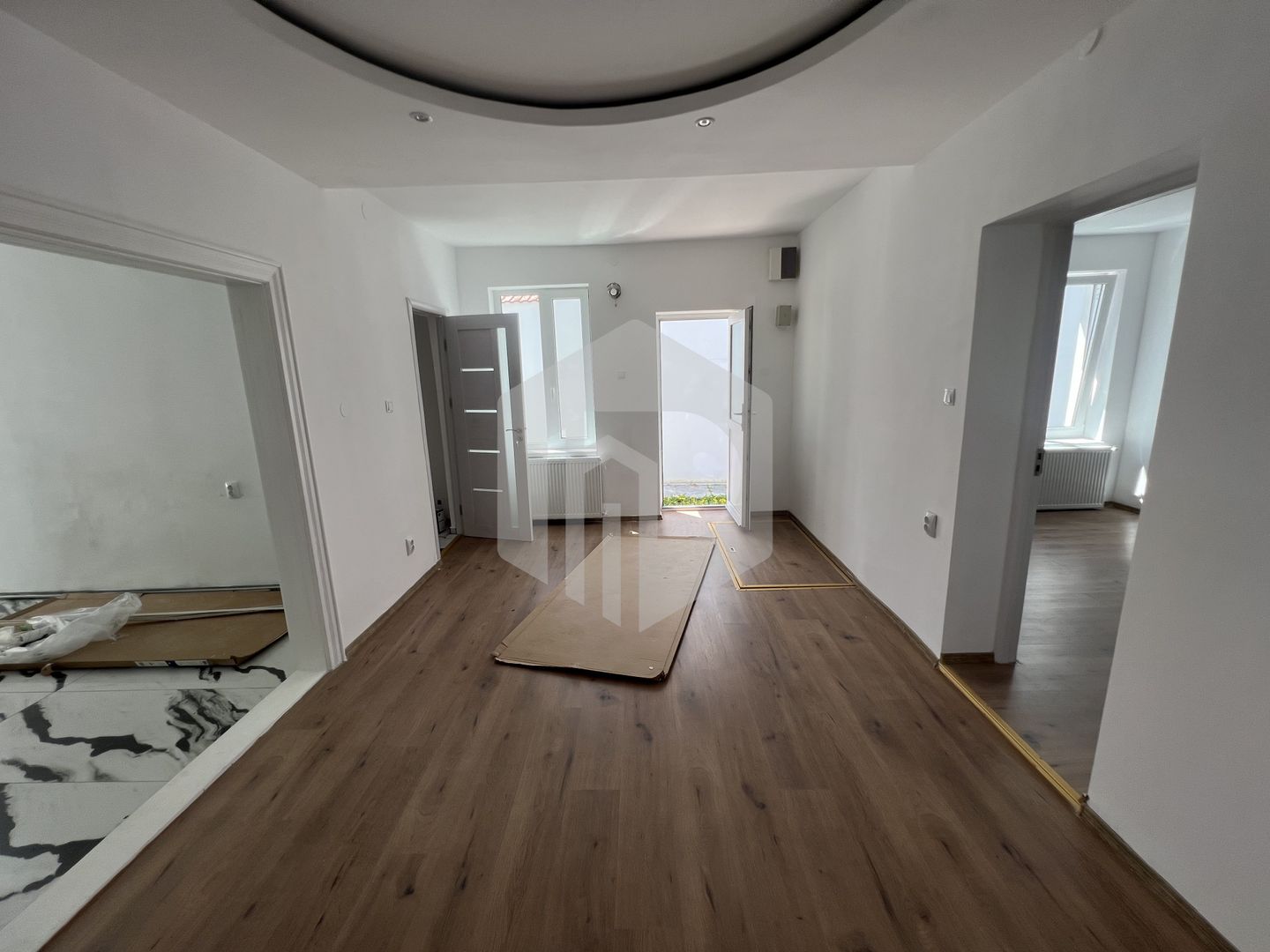 Casa de inchiriat renovata- Zona Moldoveanu- 400 mp - Poză 4