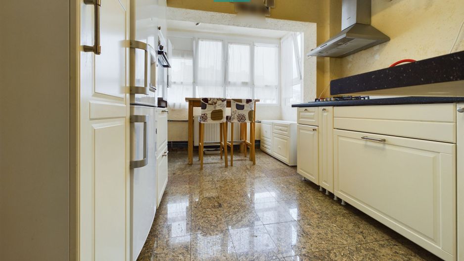 Apartament cu 3 camere în Alfa - Poză 3