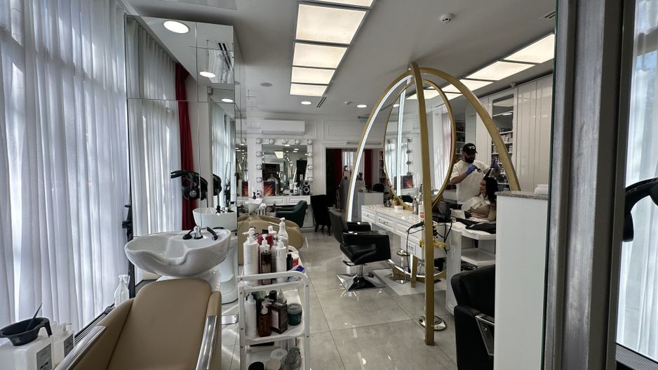 INCHIRIERE SALON HERASTRAU I UTILAT MOBILAT COMPLET - Poză 1