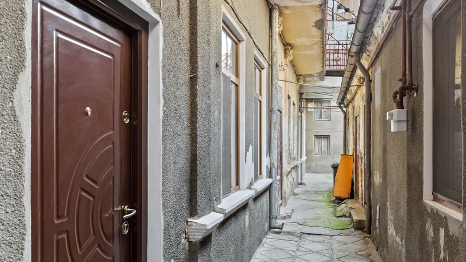 Vindem apartament la curte aproape de parcul Carol - Poză 4