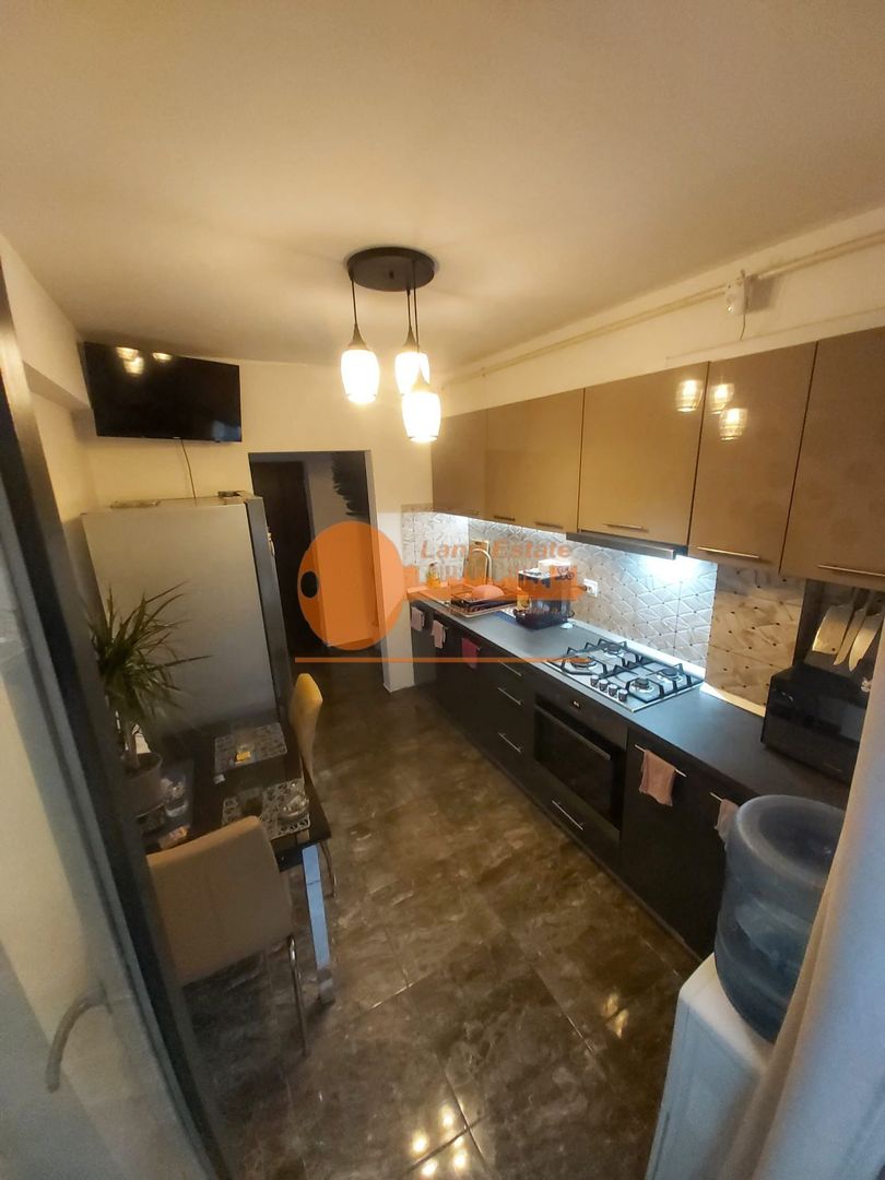 Vanzare 3 camere ( incalzire pardoseala si terasa 120 mp ) - Poză 1