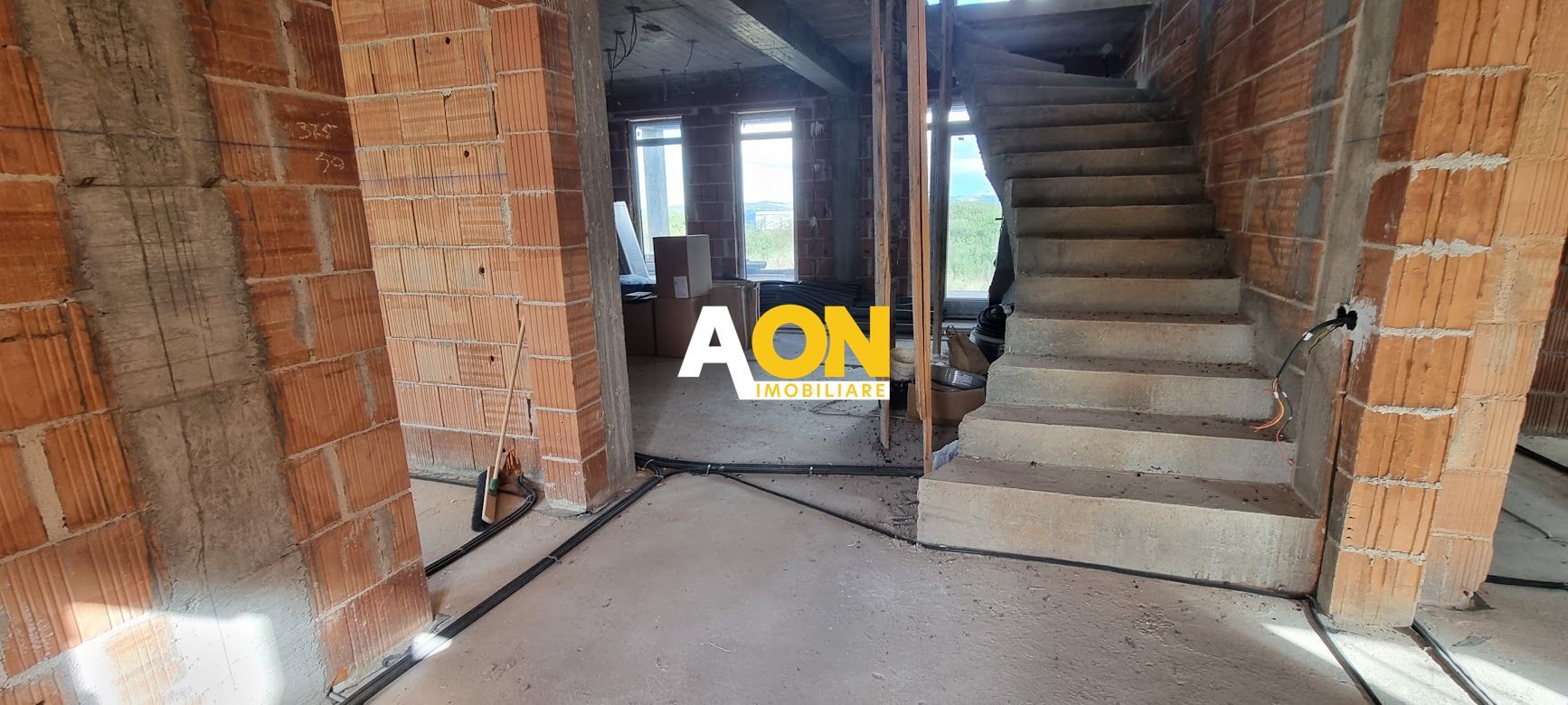 Vila la rosu, zona Schit - Poză 3