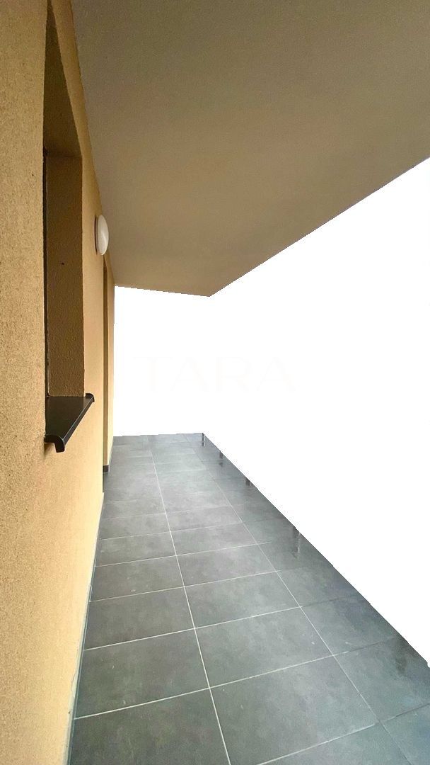 Apartament nou, 3 camere, ultim etaj, priveliște liberă – Floresti. - Poză 7