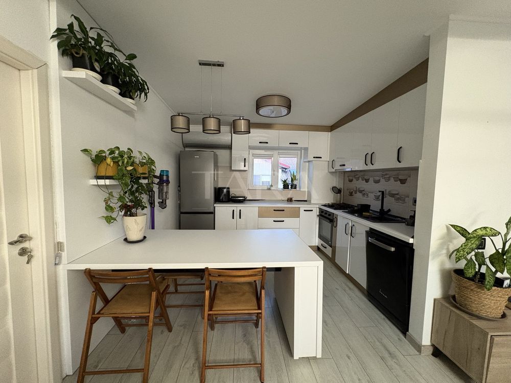 Vând apartament 3 camere, Florești – zona Terra. - Poză 1