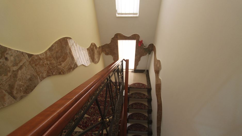 Casă / Vilă cu 8 camere de vânzare în zona Semicentral - Poză 18