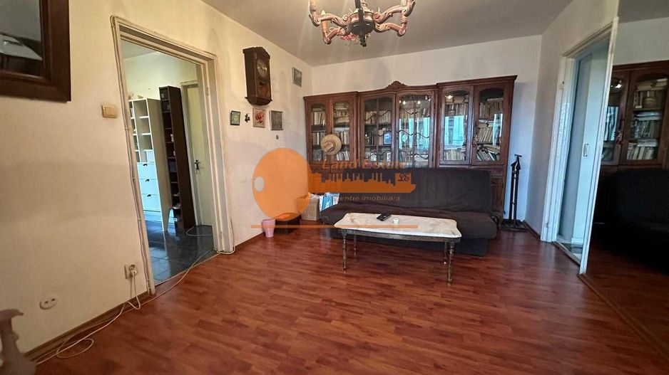 Apartament cu 4 camere in zona Teiul Doamnei - Poză 6