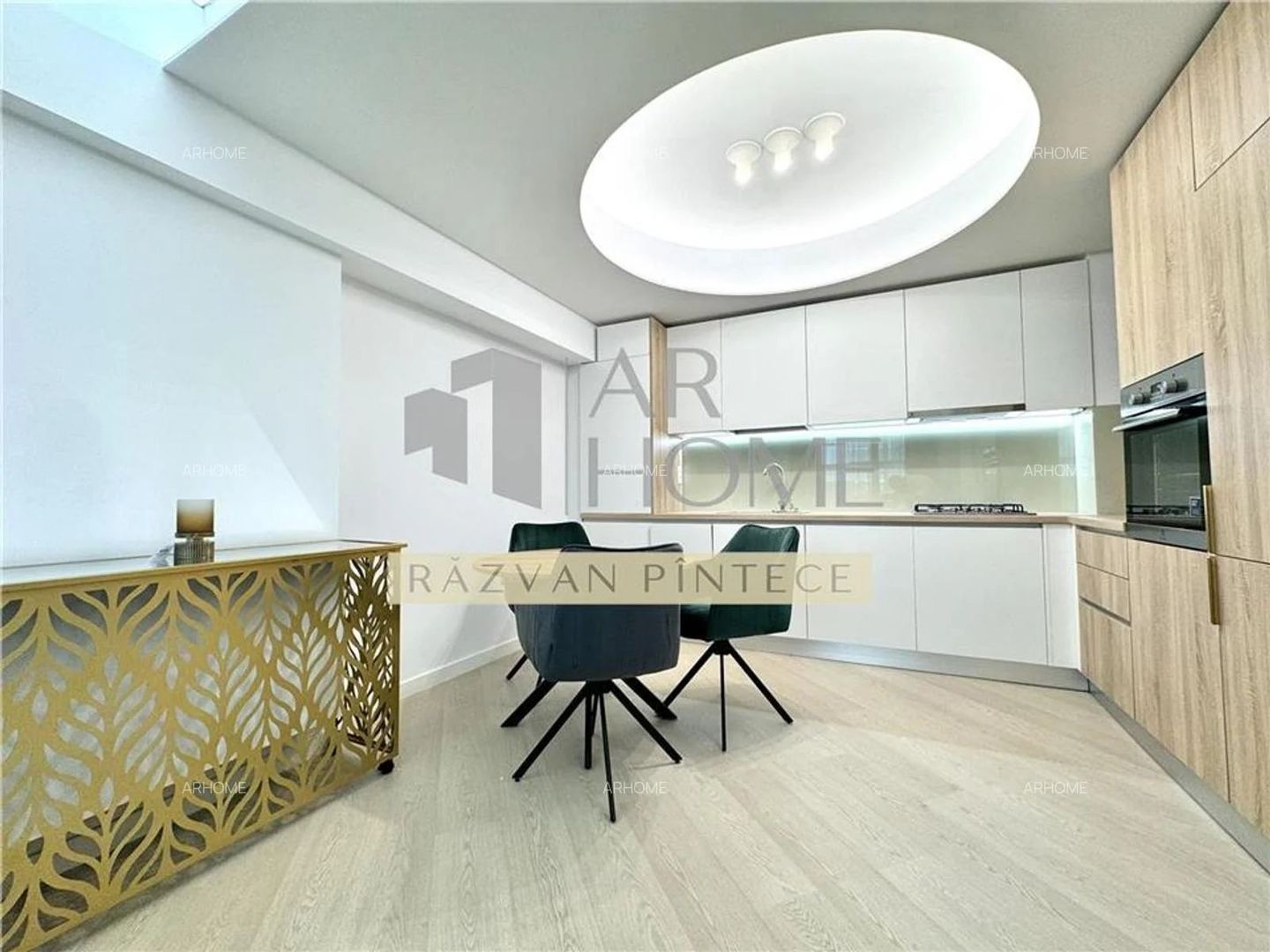 Apartament cu 3 camere decomandat - Cortina North - Poză 2