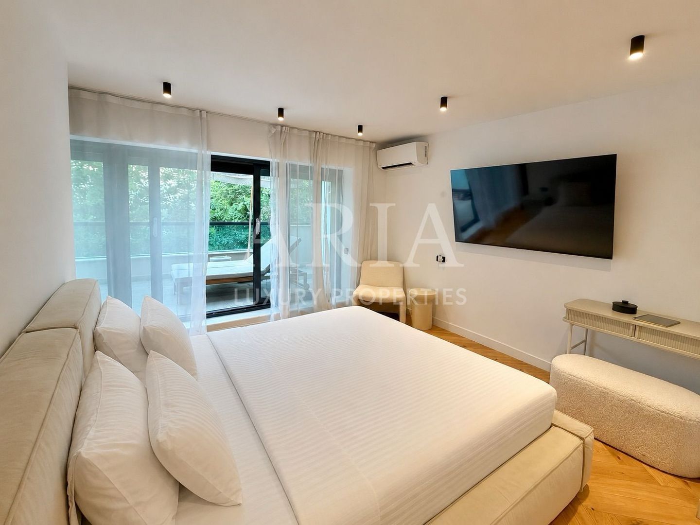 ELEGANT TOWNHOUSE | PRIVATE GARDEN | PANORAMIC TERRACES | - Poză 14