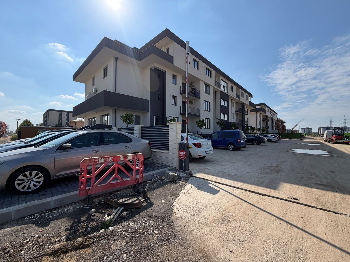 AP. 2 CAMERE- PARCARE, CURTE PROPRIE, CENTRALA, BUCATARIE INCHISA - Poză 10