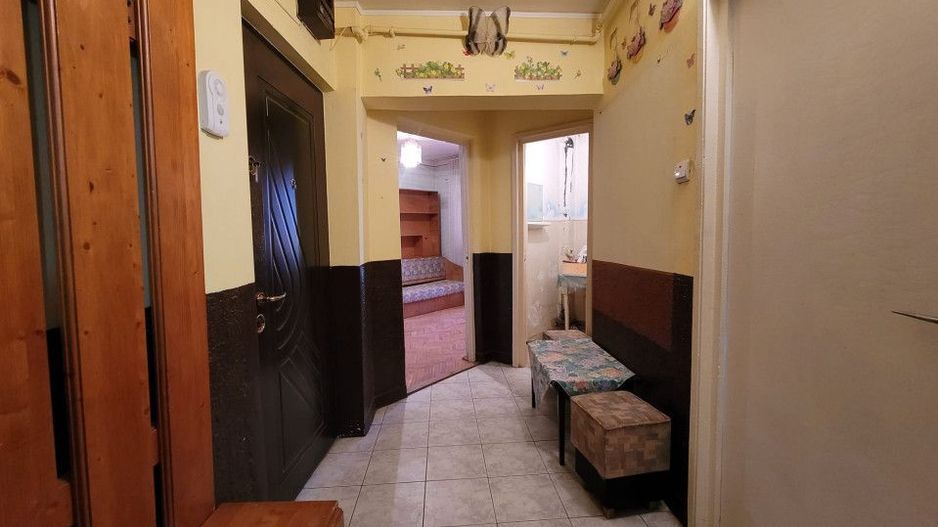 De Vânzare apartament 3 camere Micro 16 - Poză 2