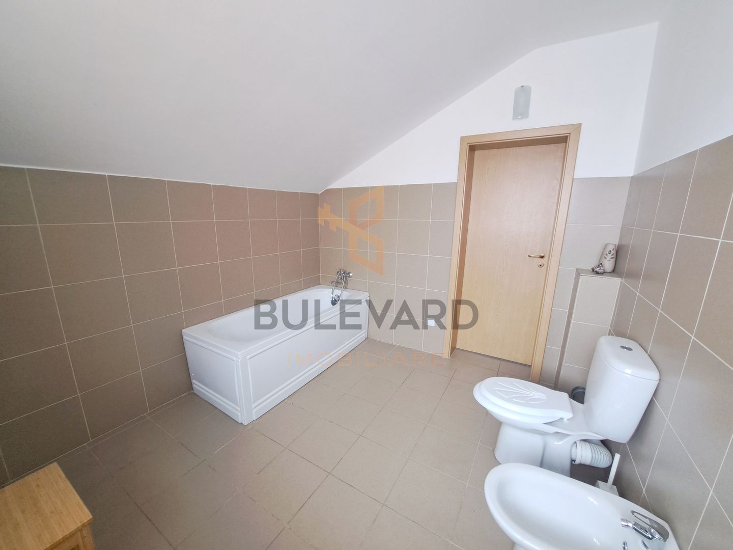 Apartament 4 camere 128 mp utili, centru Floresti - Poză 21
