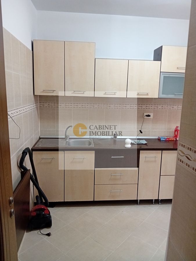 2 camere | Decomandat  | Romana  | Etaj 1/8 - Poză 3