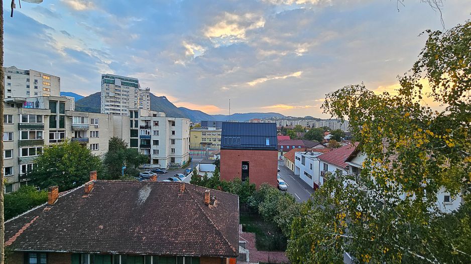 Centru Civic,  apartament spatios, cu pivniță,  garaj si priveliste frumoasă - Poză 16