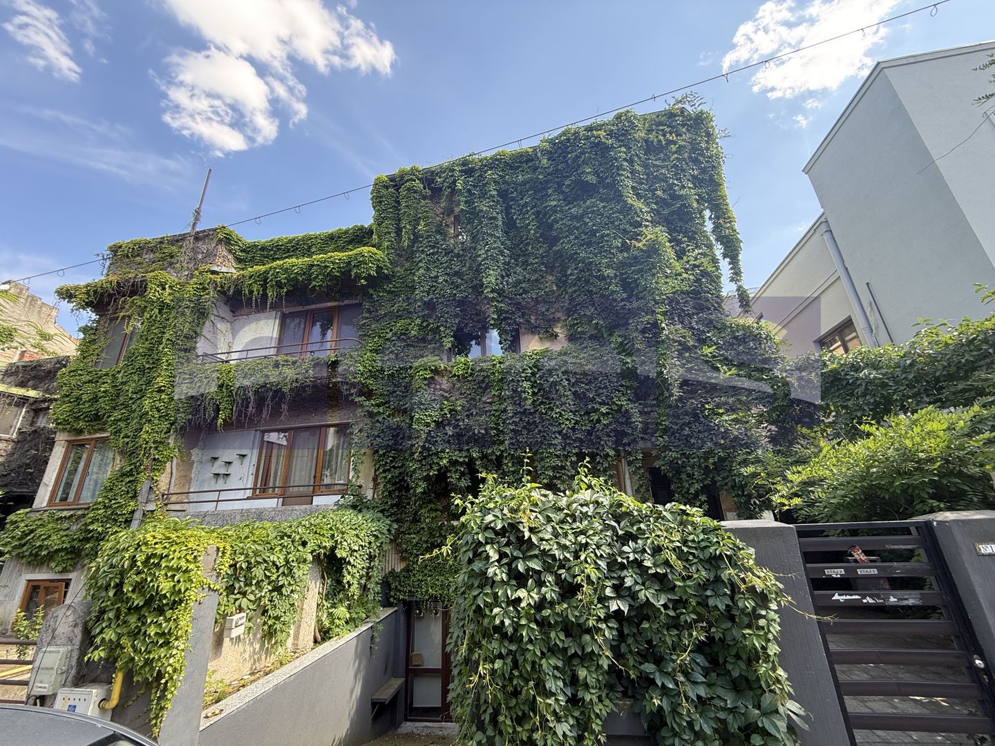 De vanzare apartament 3 camere zona Beller oportunitate 91 mp utili - Poză 1