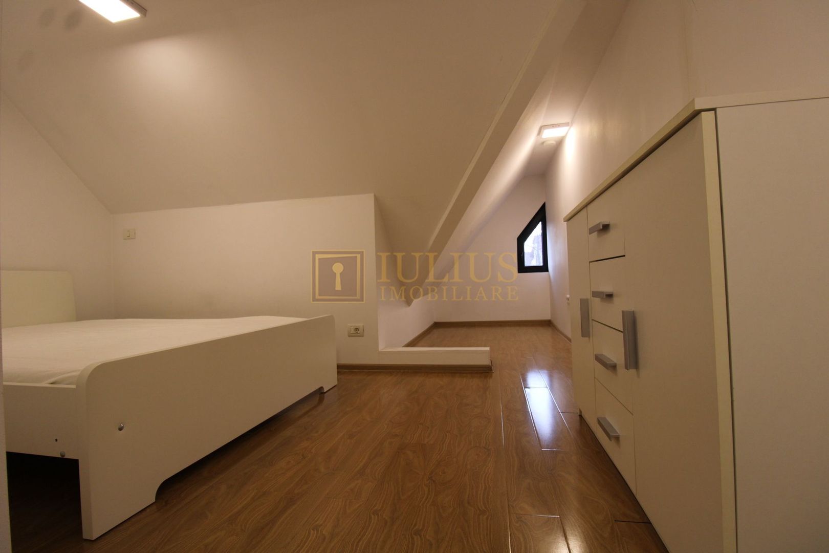 1 camera, loc de parcare,in spate la City of MARA - Poză 7