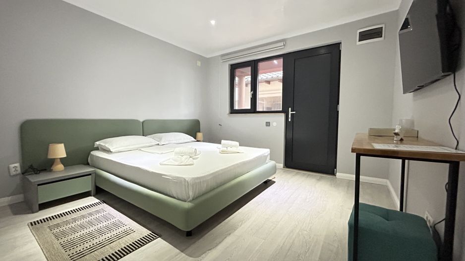 Pensiune Casa Eva Statiunea 2 Mai - 12 camere - teren 600 mp - Poză 10