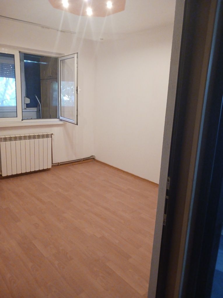 3 camere, Micro 13B,  etaj 4, bloc cu acoperis - Poză 2