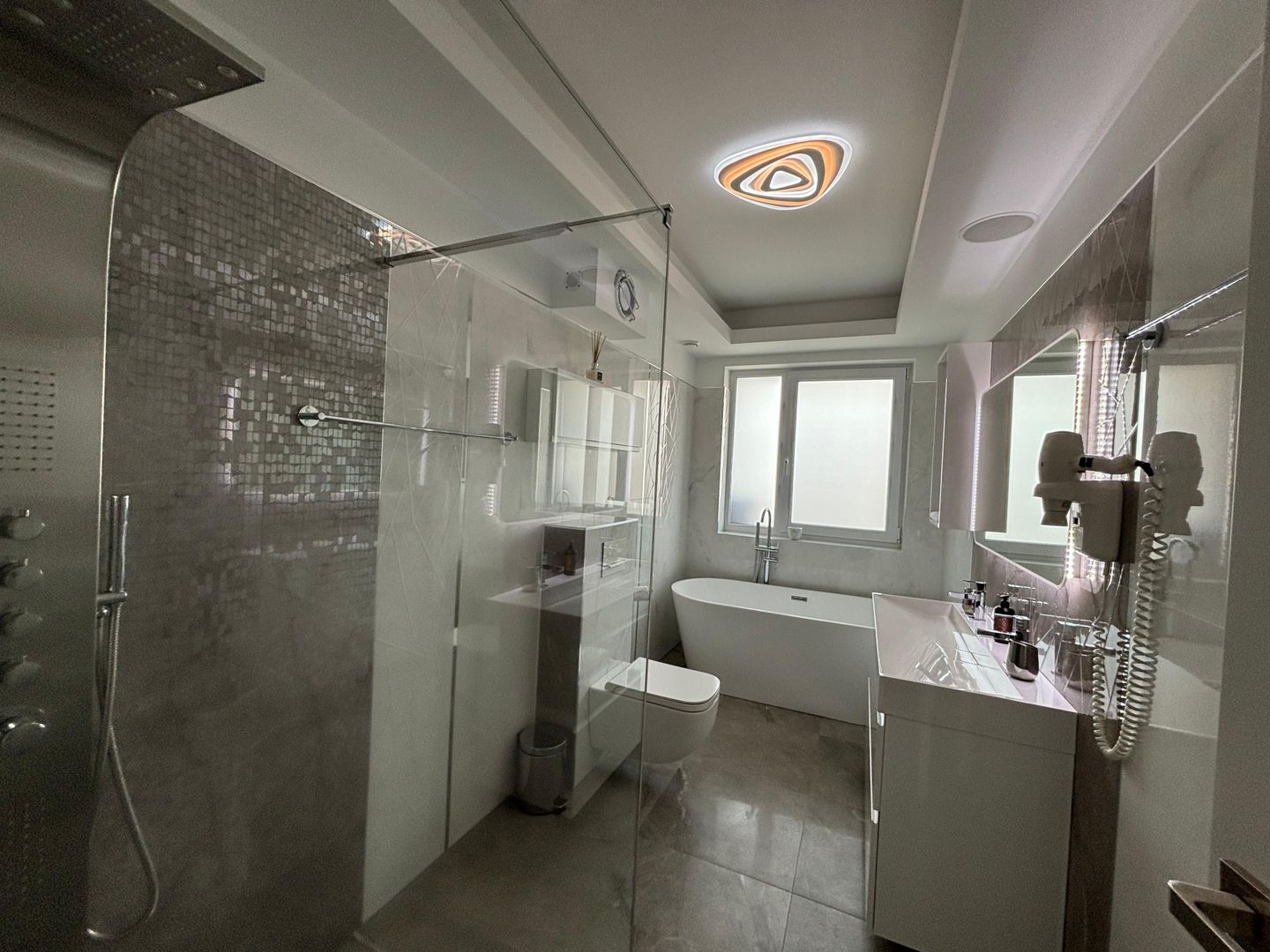 Apartament de 3 camere  de închiriat, în bloc nou, zona Trei Stejari - Poză 7