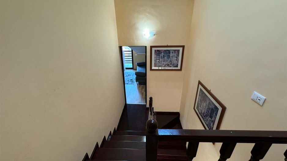 Rezidenta distincta, design arhitectural rafinat, priveliste minunata in Corunca - Poză 13
