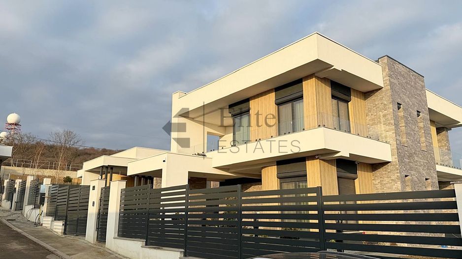 Vila / Casa de vanzare in Oradea, zona Dealuri - Poză 2