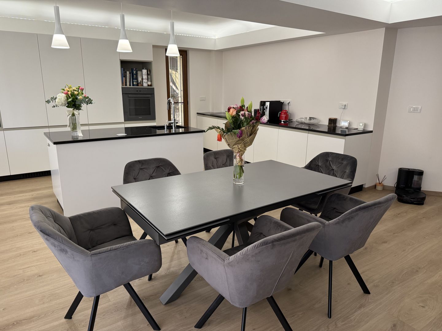 Apartament  superb 4 camere Primaveri I Mobilat High End - Poză 2