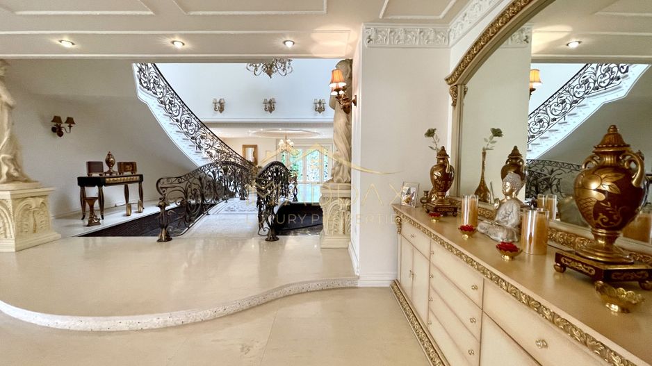 Impressive Villa *1500 SQM usable* 2613 SQM land / Open to the lake - Poză 13