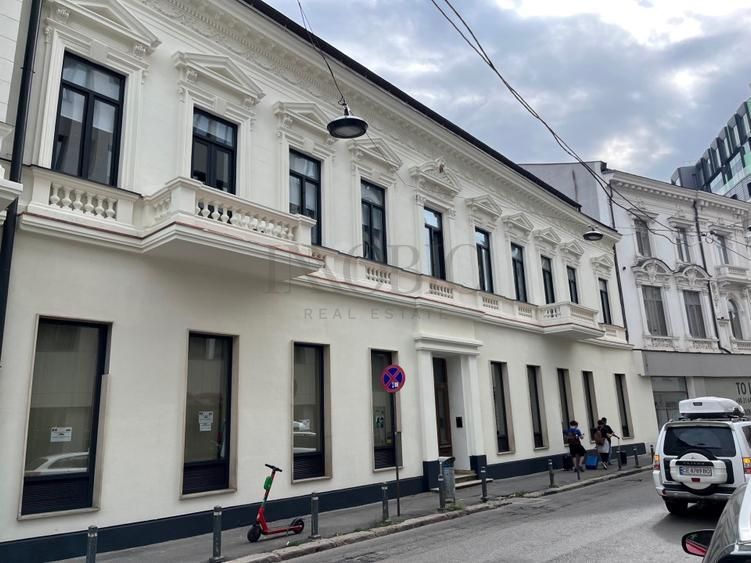 Cladire office in centrul istoric - Poză 1