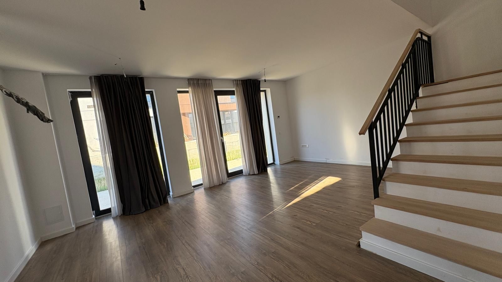 Casa 4 camere cu 2 locuri de parcare - Poză 4