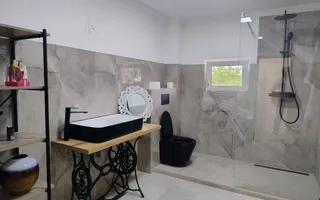 Vilă elegantă cu design luxos și grădină superb amenajată în Șag - Poză 18