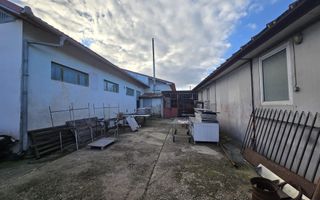 Se oferă spre vânzare / închiriere clădire cu spațiu comercial - Poză 7