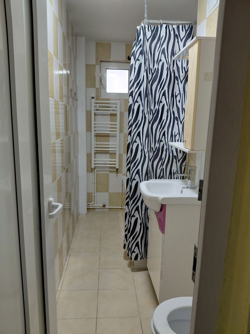 Apartament 4 camere de închiriat – Micro 20,et 1,mobilat si utilat - Poză 3